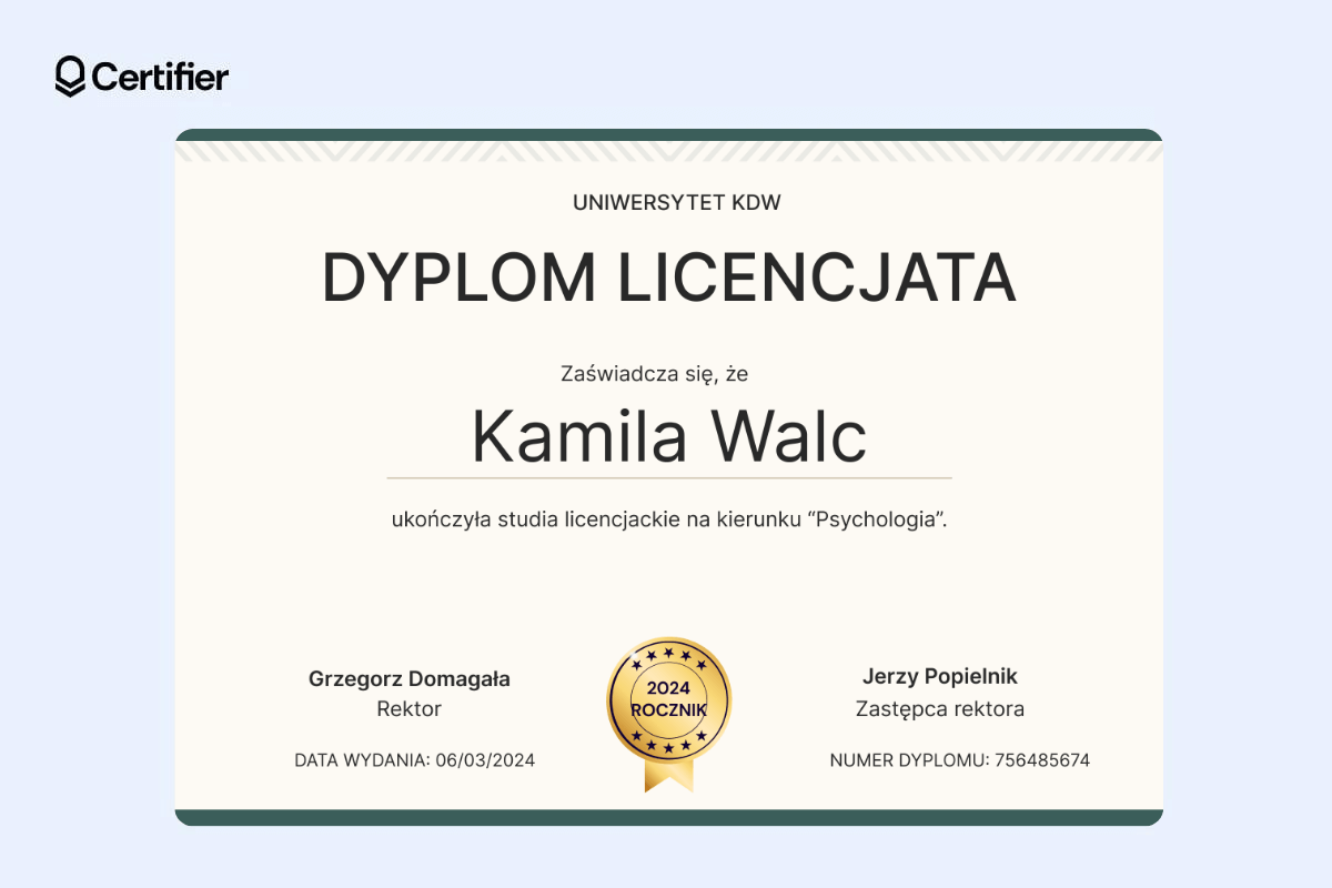 Dyplom licencjata z subtelną ramką i złotą odznaką na środku dyplomu.